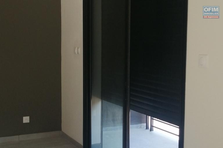 Appartement T3 neuf, bord des route à Tsimbazaza