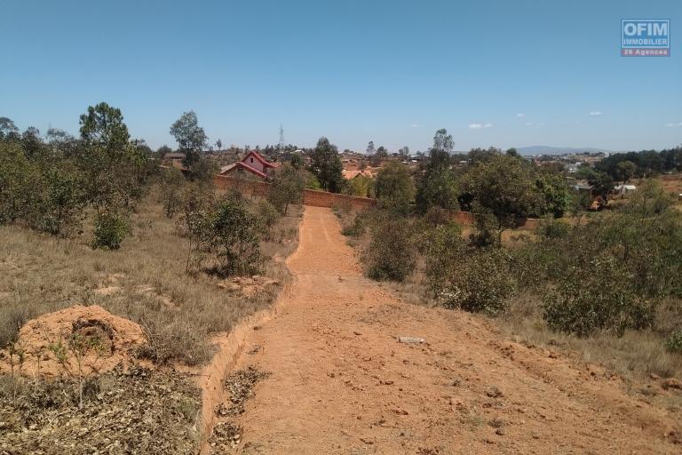 Terrain de 2 383 m2 prêt à bâtir à Antsampandrano Ilafy-Antananario