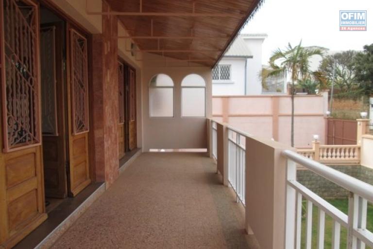 Une villa à étage F6 à Ankerana à 5mn du Lycée Français