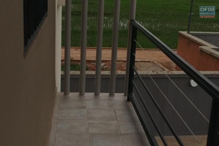 Belle Villa moderne F5 à étage neuve , dans un endroit calme et en sécurité à Antanetibe Ivato.(NON DISPONIBLE)
