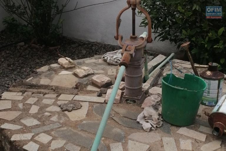 Villa F5 à étage , semi-meublé dans un endroit calme et en sécurité à Ambohibao Manerinerina