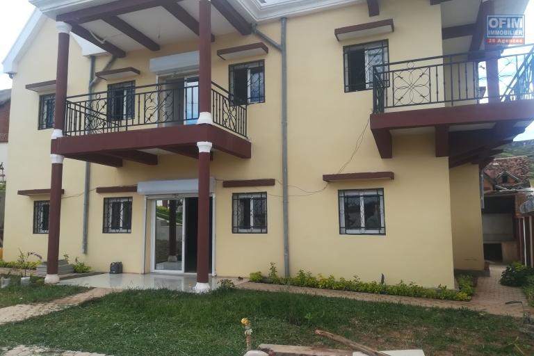 Une villa F6 à étage à Ambohijanaka