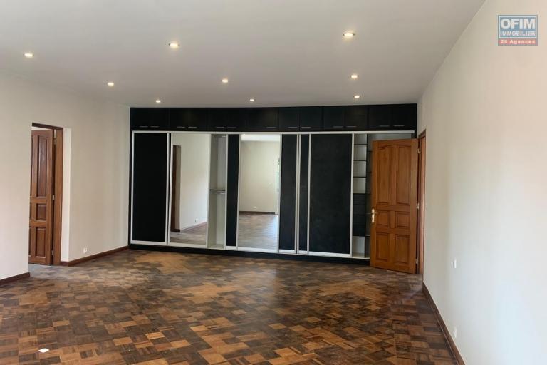 Une villa F7 à étage dans la résidence bonnet à Ivandry