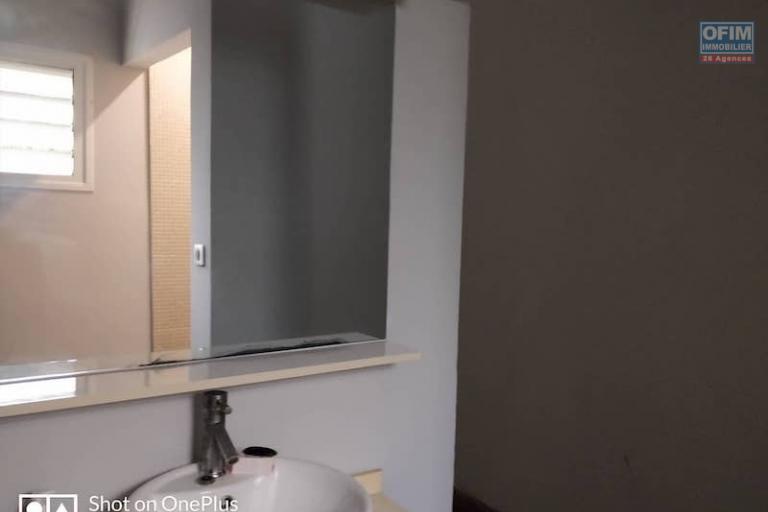 à vendre appartement T4 à isoraka. Contact Mr Jacky 034 02 443 04