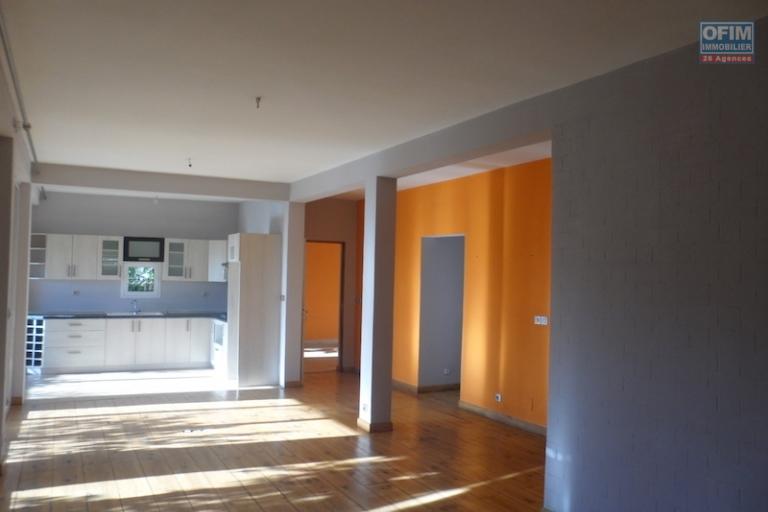 à vendre appartement T4 à isoraka