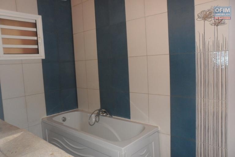 à vendre appartement T4 à isoraka