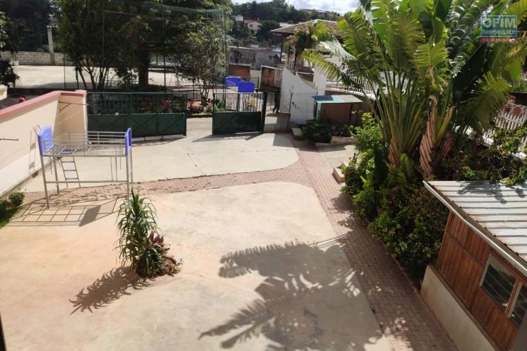 OFIM Immobilier loue une coquette petite villa F3 sécurisée 7/7 sise à Amboanjobe Iavoloha.BIEN LOUE