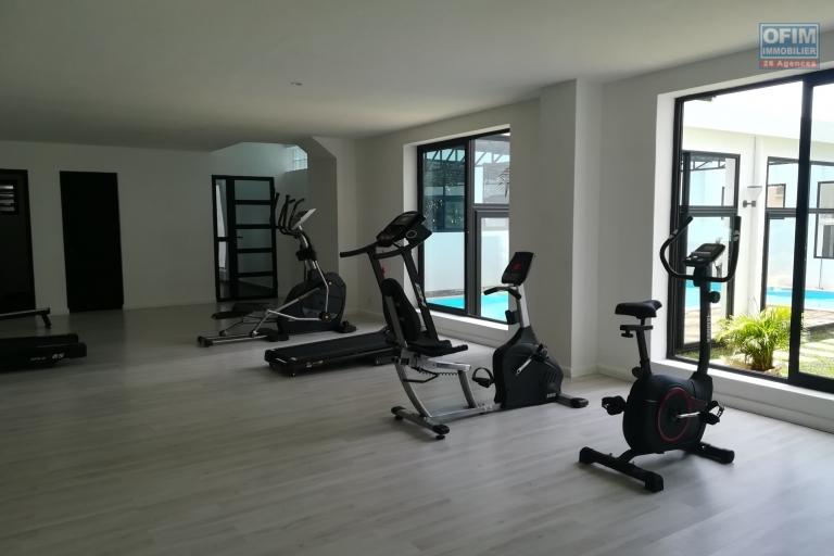 Un grand appartement T4 de 137m2 au 2ème étage d'un immeuble à Ivandry