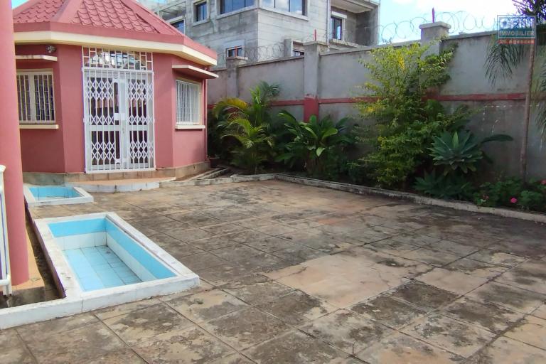 Coquette villa F4 dans un quartier résidentiel à Ilaivola Ivato-Antananarivo