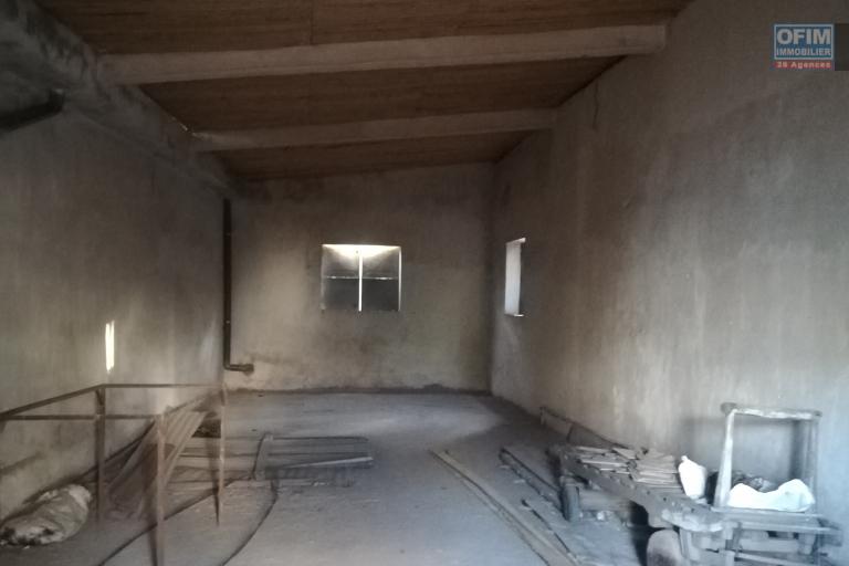 Une maison avec grand parking F4 à Ankaraobato