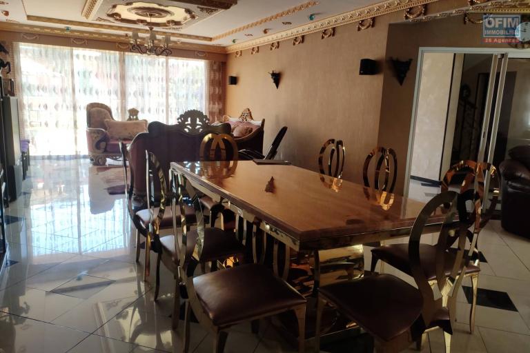 OFIM offre en location une villa à étage F6 non meublée/meublée et équipée sur Ivandry.LOUE