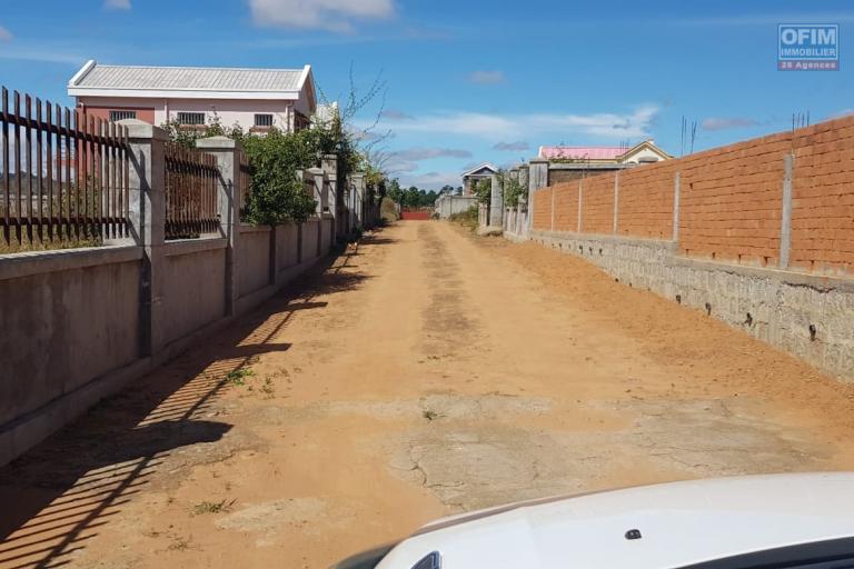 Beau terrain de 1000 m2 dans un lotissement clôturé à Ambohimanga- Antananarivo