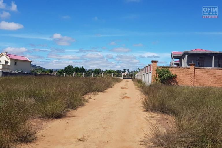 Beau terrain de 1000 m2 dans un lotissement clôturé à Ambohimanga- Antananarivo