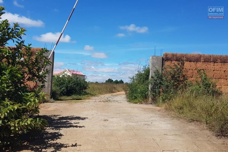 Beau terrain de 1000 m2 dans un lotissement clôturé à Ambohimanga- Antananarivo