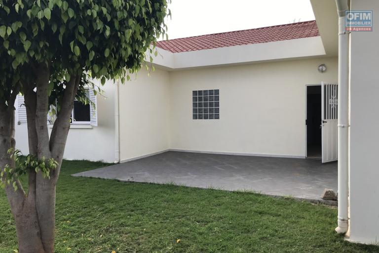 A louer une jolie villa basse F4 dans une résidence sécurisée proche de Shoprite à Talatamaty