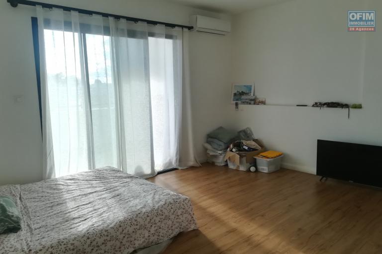 Un grand appartement T4 de 137m2 au 2ème étage d'un immeuble à Ivandry