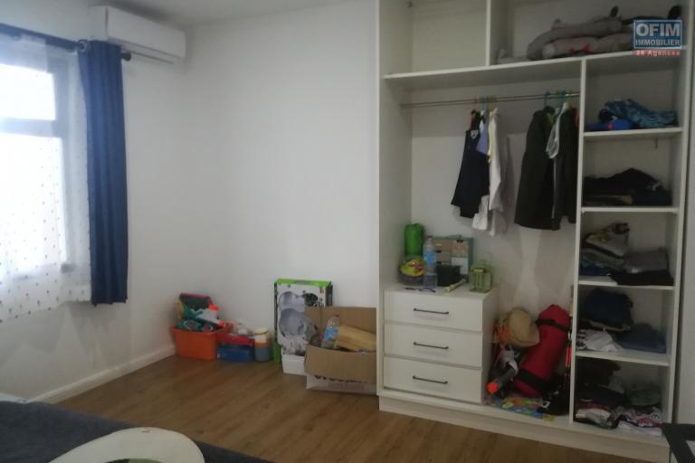 Un grand appartement T4 de 137m2 au 2ème étage d'un immeuble à Ivandry