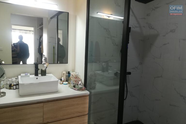 Un grand appartement T4 de 137m2 au 2ème étage d'un immeuble à Ivandry