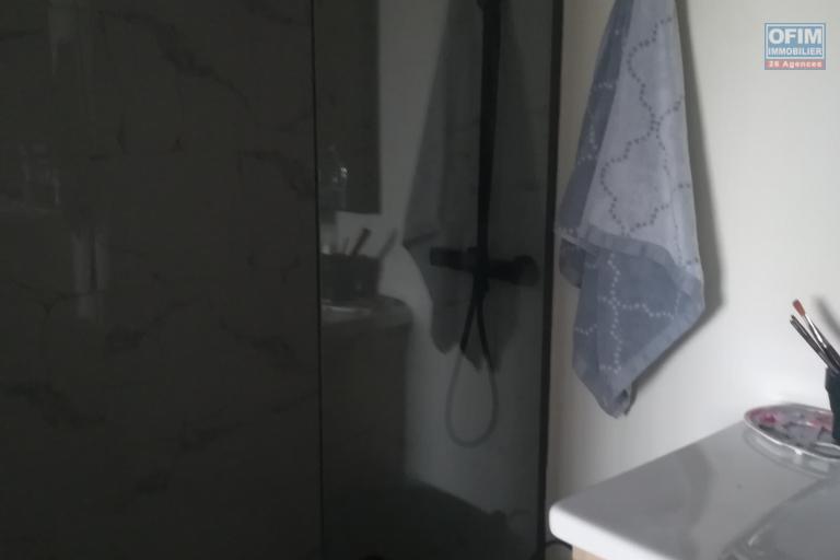 Un grand appartement T4 de 137m2 au 2ème étage d'un immeuble à Ivandry