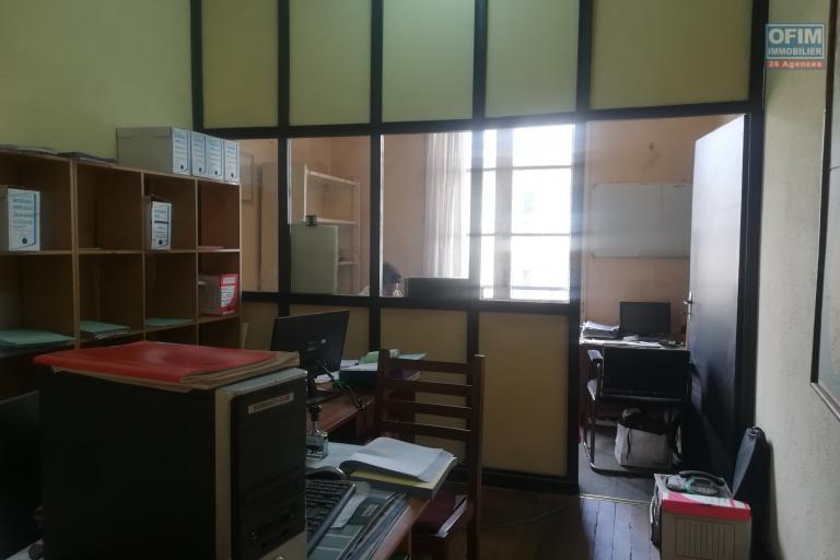 Un bureau d'environ 115m2 à Tsaralalana
