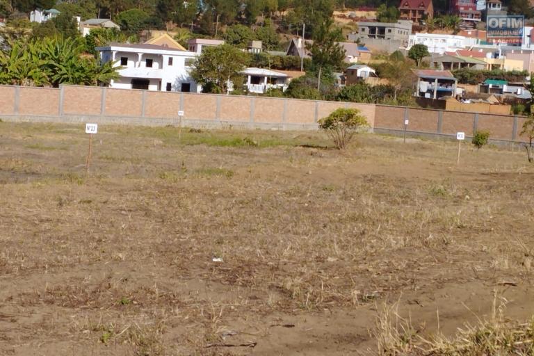  Parcelle de 301 m2 viabilis&eacute; dans un lotissement s&eacute;curis&eacute; &agrave; Ambohijanaka proche By Pass Antananarivo