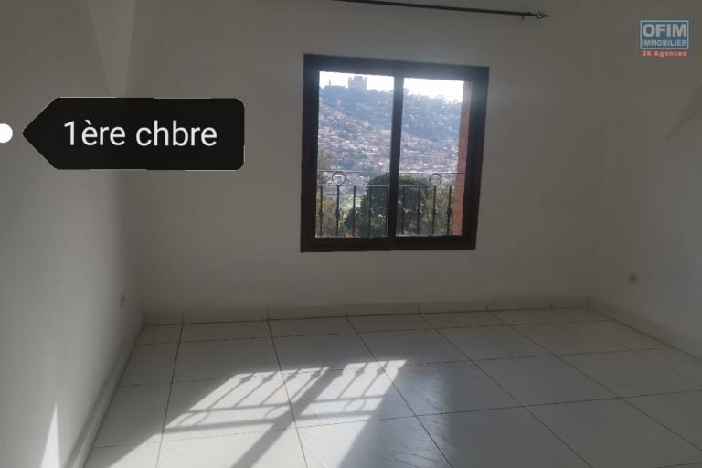 Un grand appartement T3 sécurisé à Ambohimiandra Antananarivo