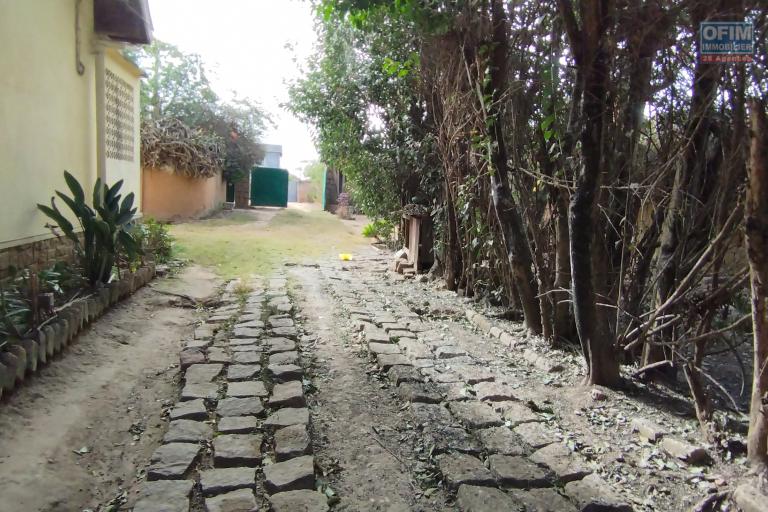 Une grande propriété de 9 000 m2, arboré avec 2 étangs en bord de rizière à Itaosy- Antananarivo