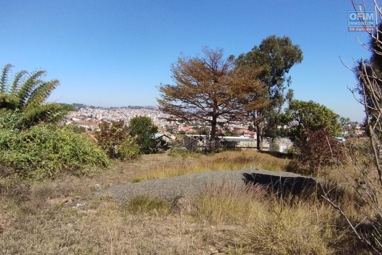 Terrain de 2 200 m2 avec une une belle vue sis à Masinandrina Ambatobe- Antananarivo