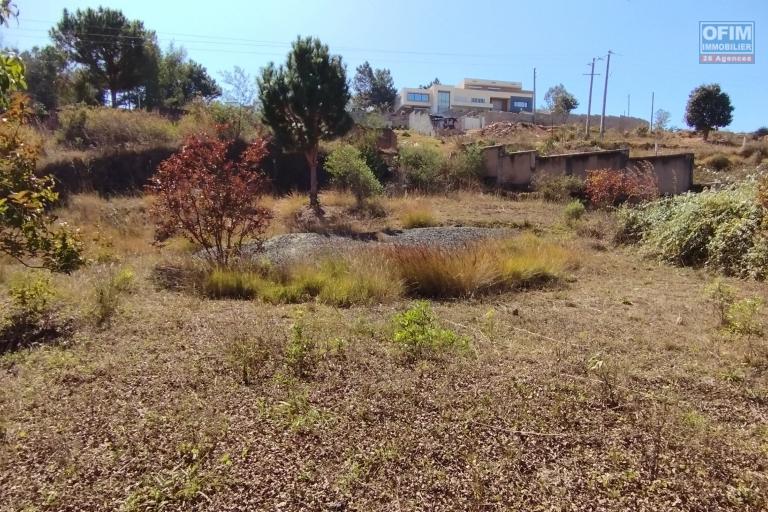 Terrain de 2 200 m2 avec une une belle vue sis à Masinandrina Ambatobe- Antananarivo