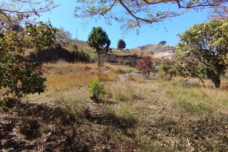Terrain de 2 200 m2 avec une une belle vue sis à Masinandrina Ambatobe- Antananarivo