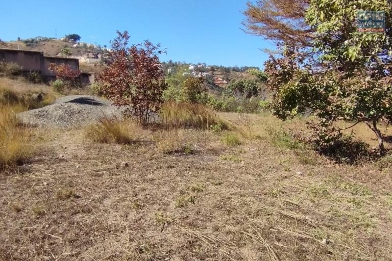 Terrain de 2 200 m2 avec une une belle vue sis à Masinandrina Ambatobe- Antananarivo