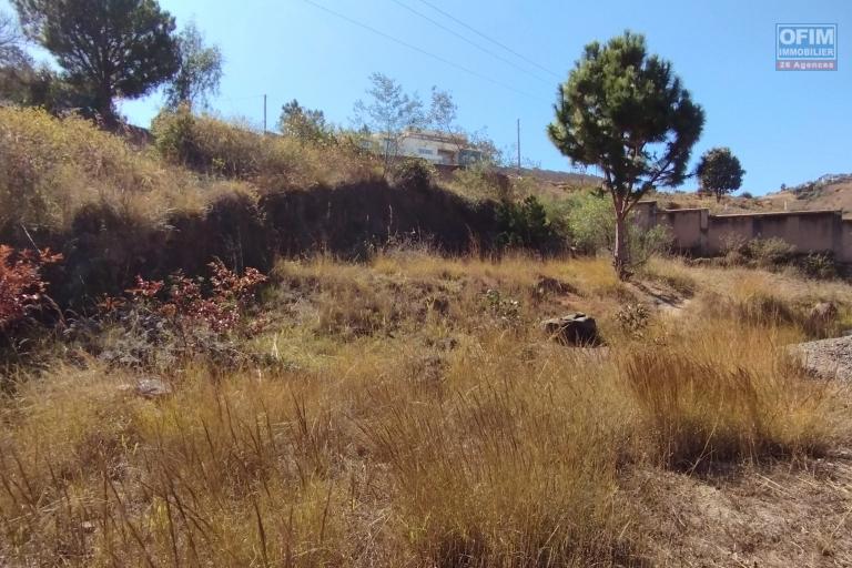 Terrain de 2 200 m2 avec une une belle vue sis à Masinandrina Ambatobe- Antananarivo