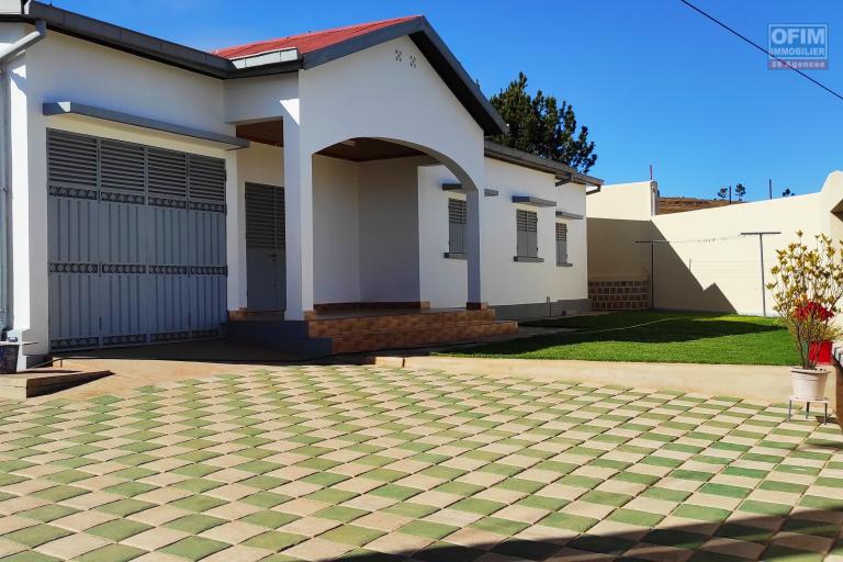 Location d'une villa  F4 neuve à Alasora