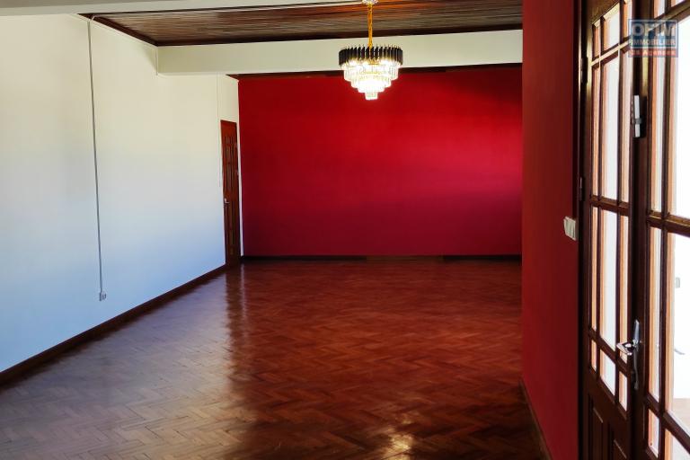 Location d'une villa  F4 neuve à Alasora