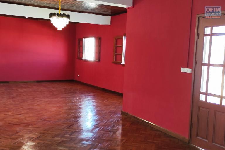 Location d'une villa  F4 neuve à Alasora
