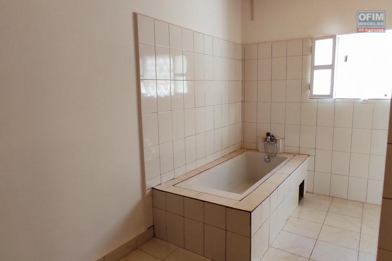 Location d'une villa  F4 neuve à Alasora