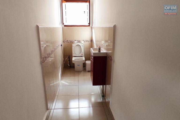 Location d'une villa  F4 neuve à Alasora