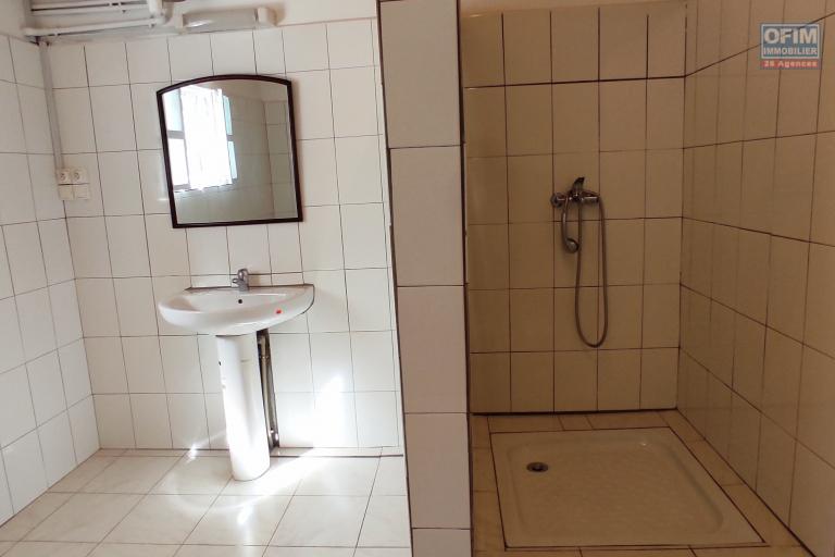 Location d'une villa  F4 neuve à Alasora
