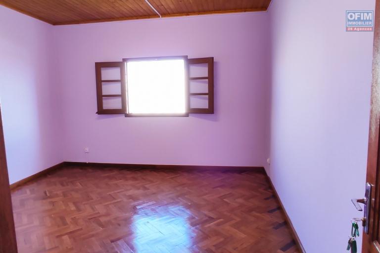 Location d'une villa  F4 neuve à Alasora
