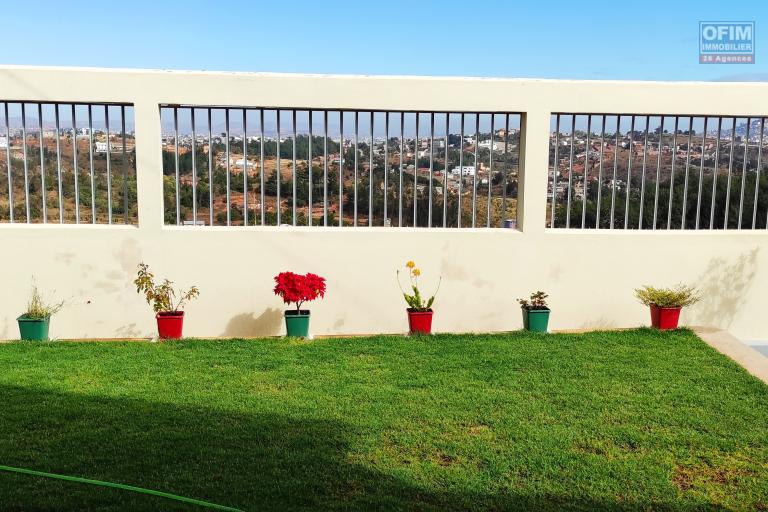 Location d'une villa  F4 neuve à Alasora