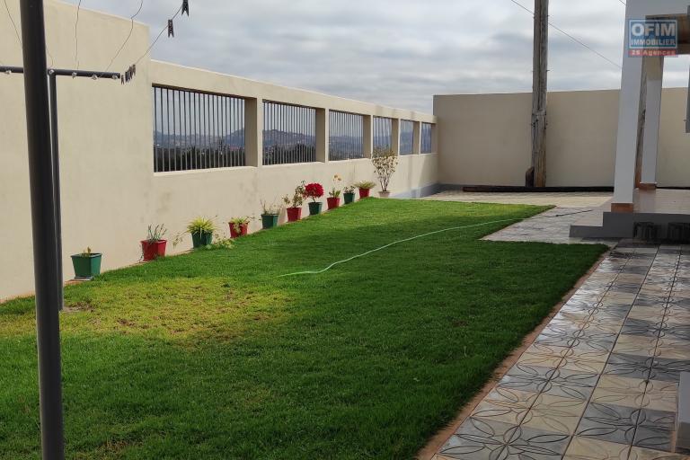 Location d'une villa  F4 neuve à Alasora
