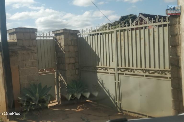 &agrave; vendre maison &agrave; finir sur terrain de 604M2 &agrave; ankadikely. Contact 0340244304