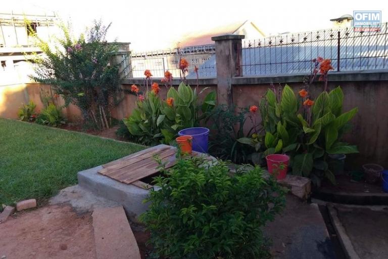 &agrave; vendre maison &agrave; finir sur terrain de 604M2 &agrave; ankadikely. Contact