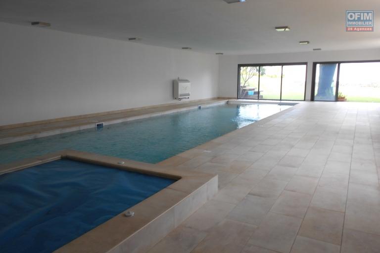 Une grande villa F6 dans une résidence sécurisée avec piscine à Androhibe