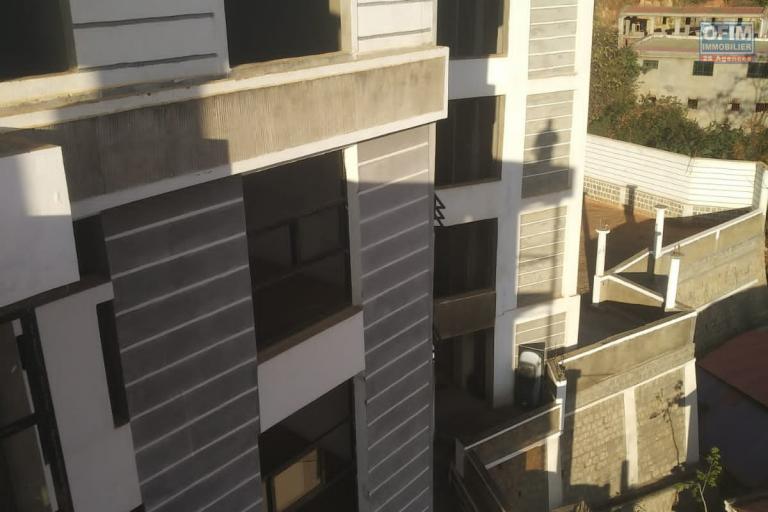 Immeuble R+3 en cours de finition à vendre sur Betongolo 0340221869
