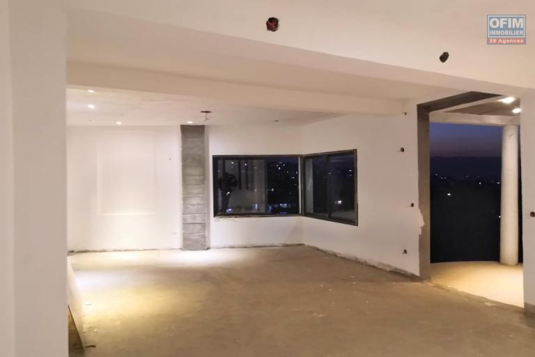Immeuble R+3 en cours de finition à vendre sur Antananarivo