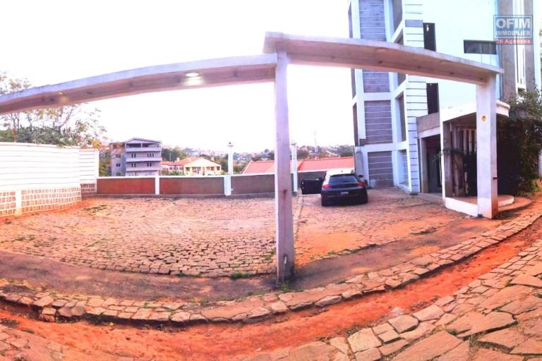 Immeuble R+3 en cours de finition à vendre sur Antananarivo