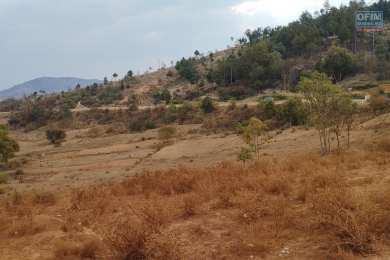 Terrain au bord de la RN1 d'une superficie de 5 756 M2 à Imeritsiatosika- Antananarivo