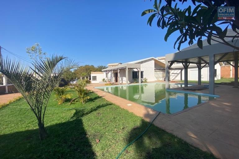 Une villa F5 avec jardin et piscine à Androhibe