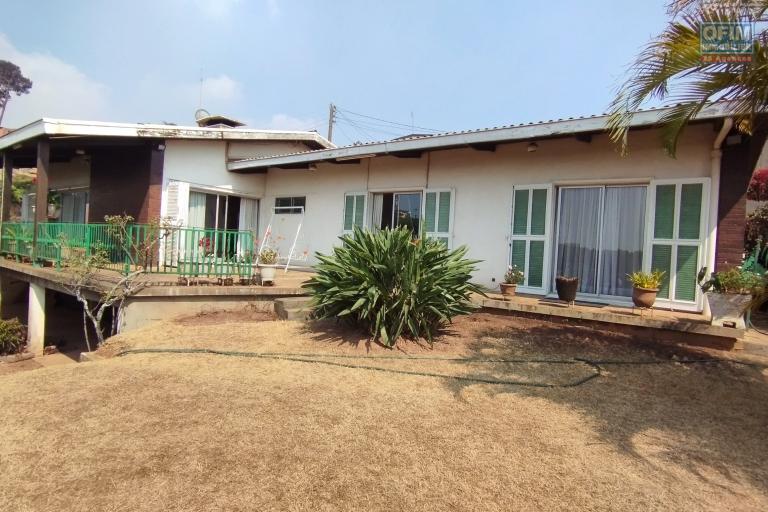 Villa basse F4 sur 1000 m2 de terrain à Nanisana- Antananarivo
